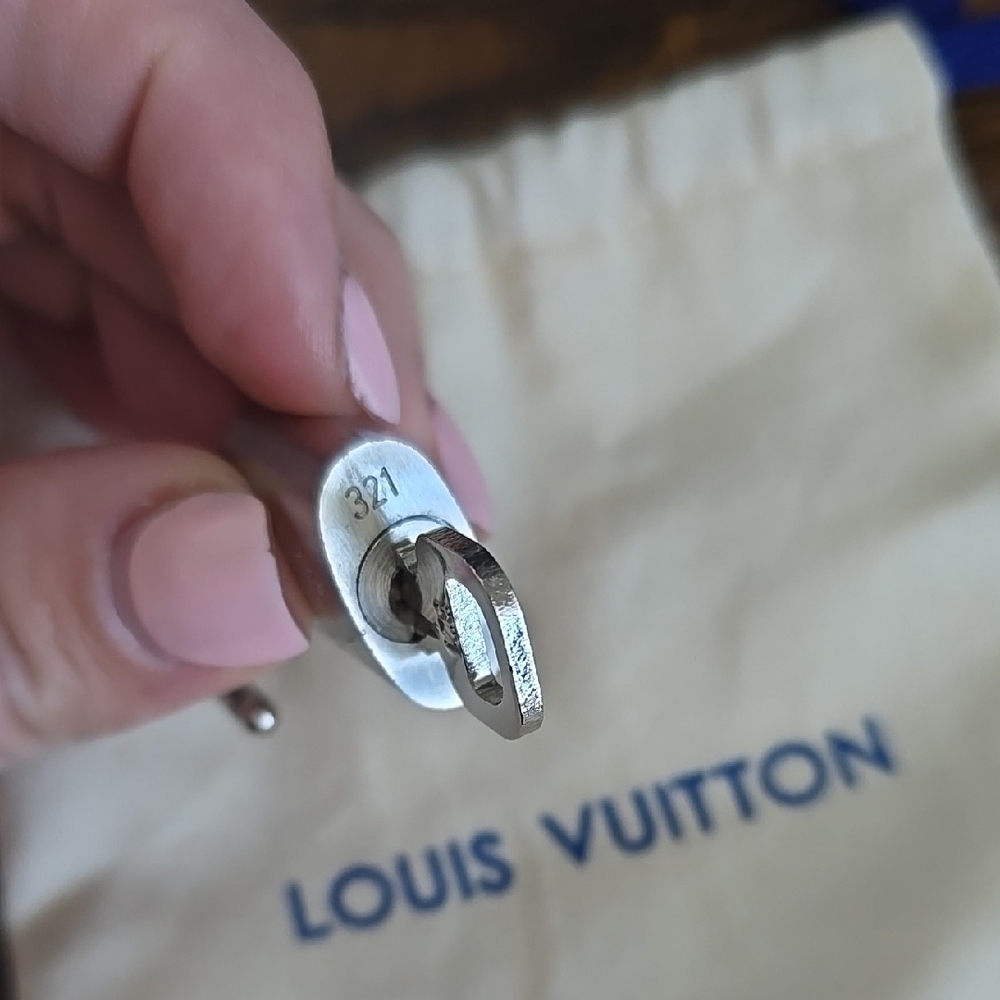 RARE Louis Vuitton Palledium Lock And Key 321 - Picture 5 of 9